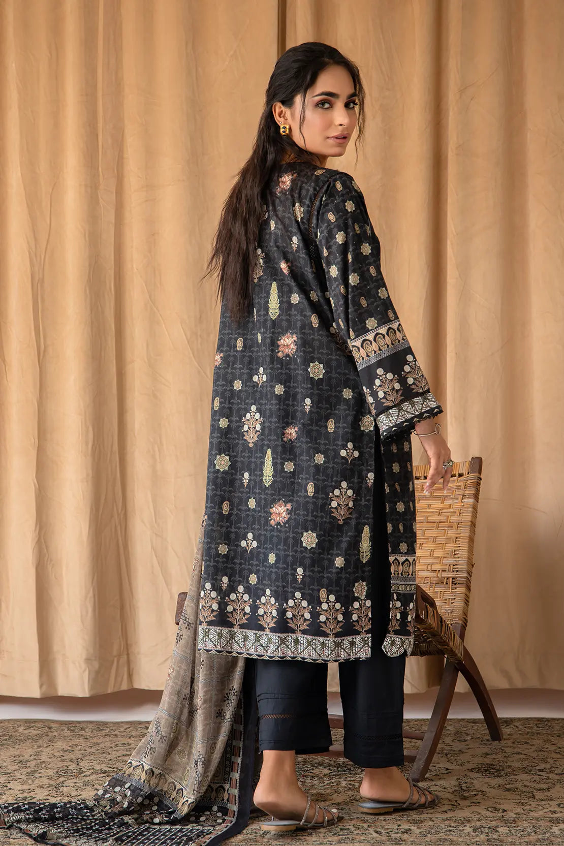 3 Piece - Embroidered Lawn - 8040