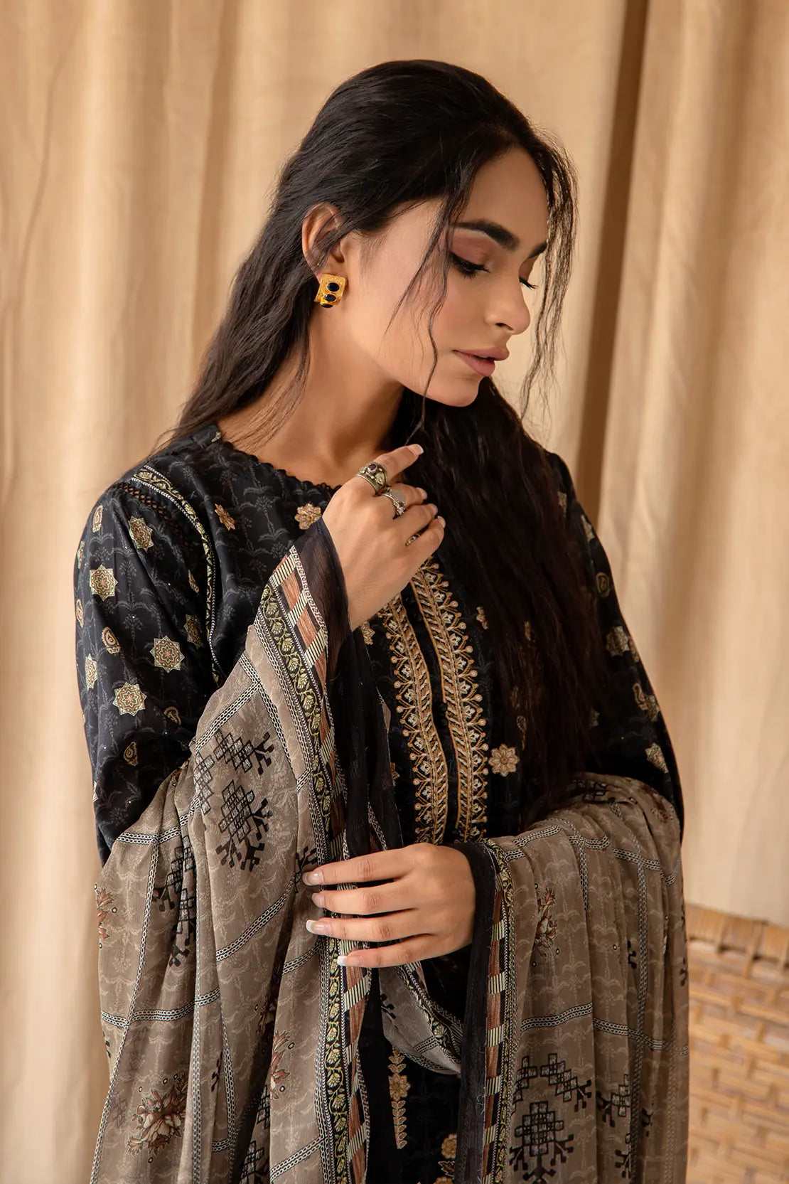 3 Piece - Embroidered Lawn - 8040