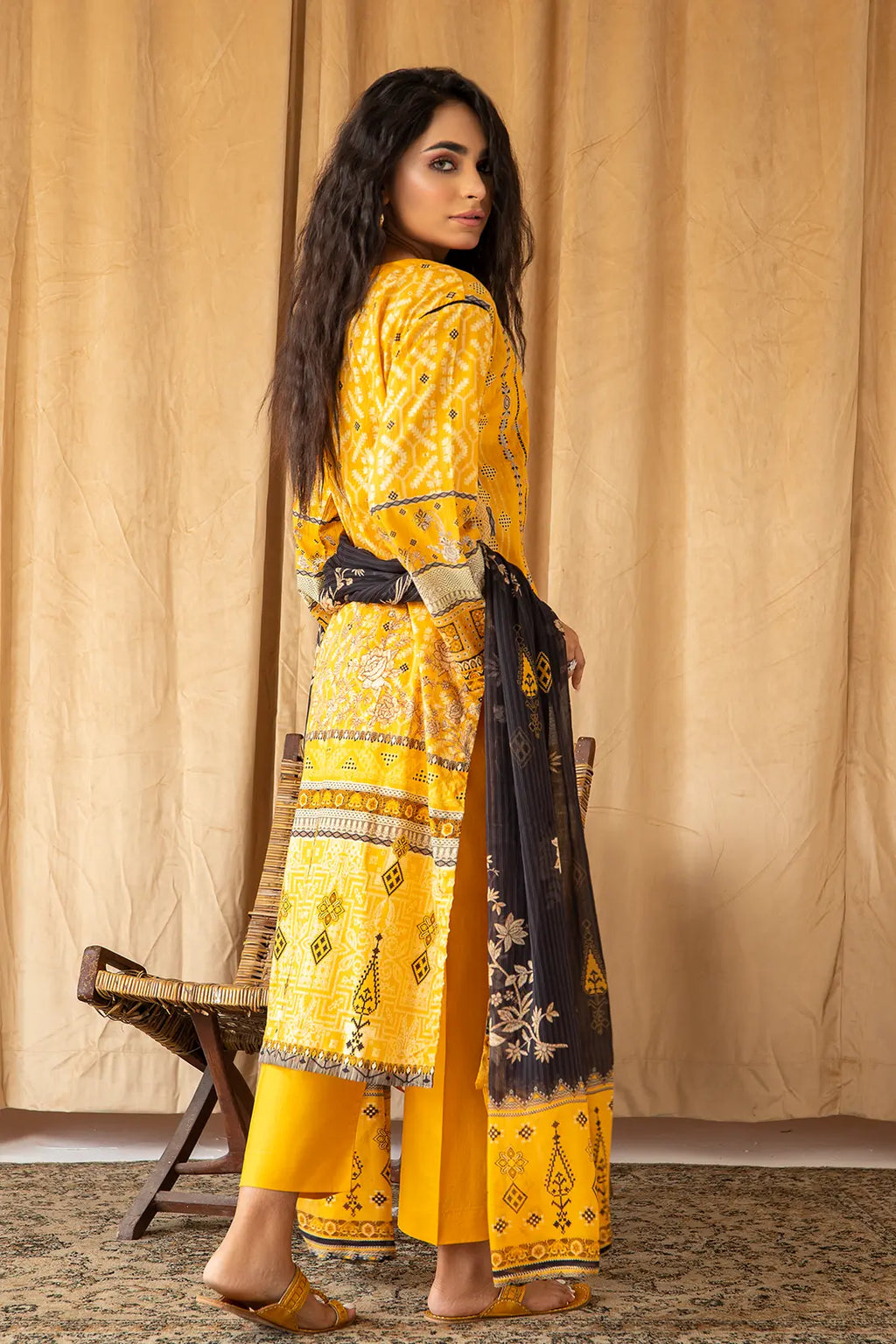 3 Piece - Embroidered Lawn - 8034