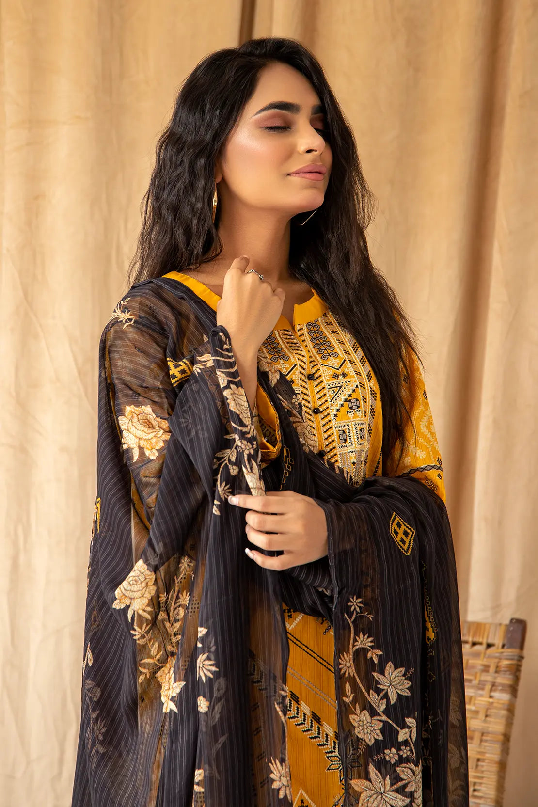 3 Piece - Embroidered Lawn - 8034