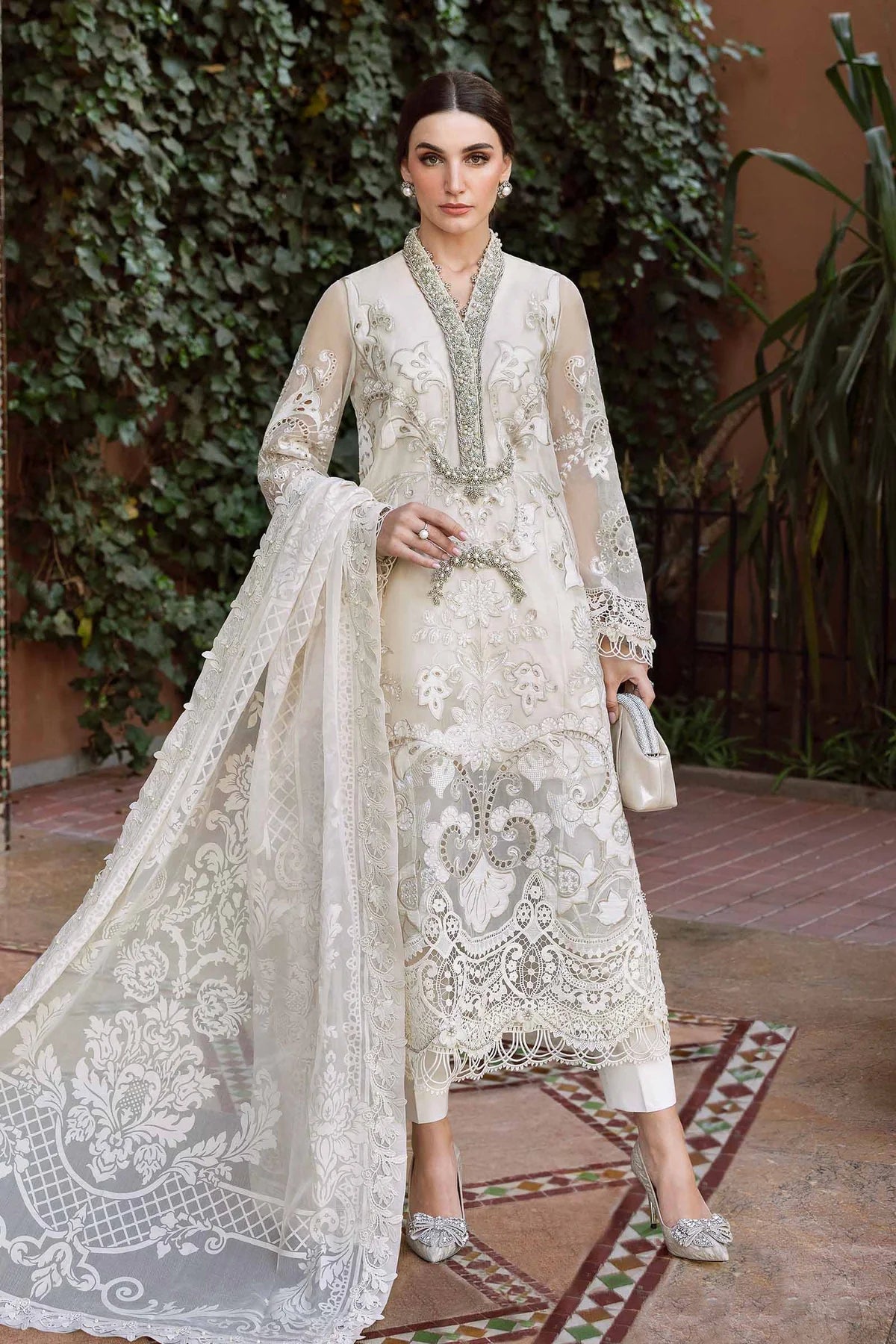 Maria B. | LAWN 25 | D-2506-A