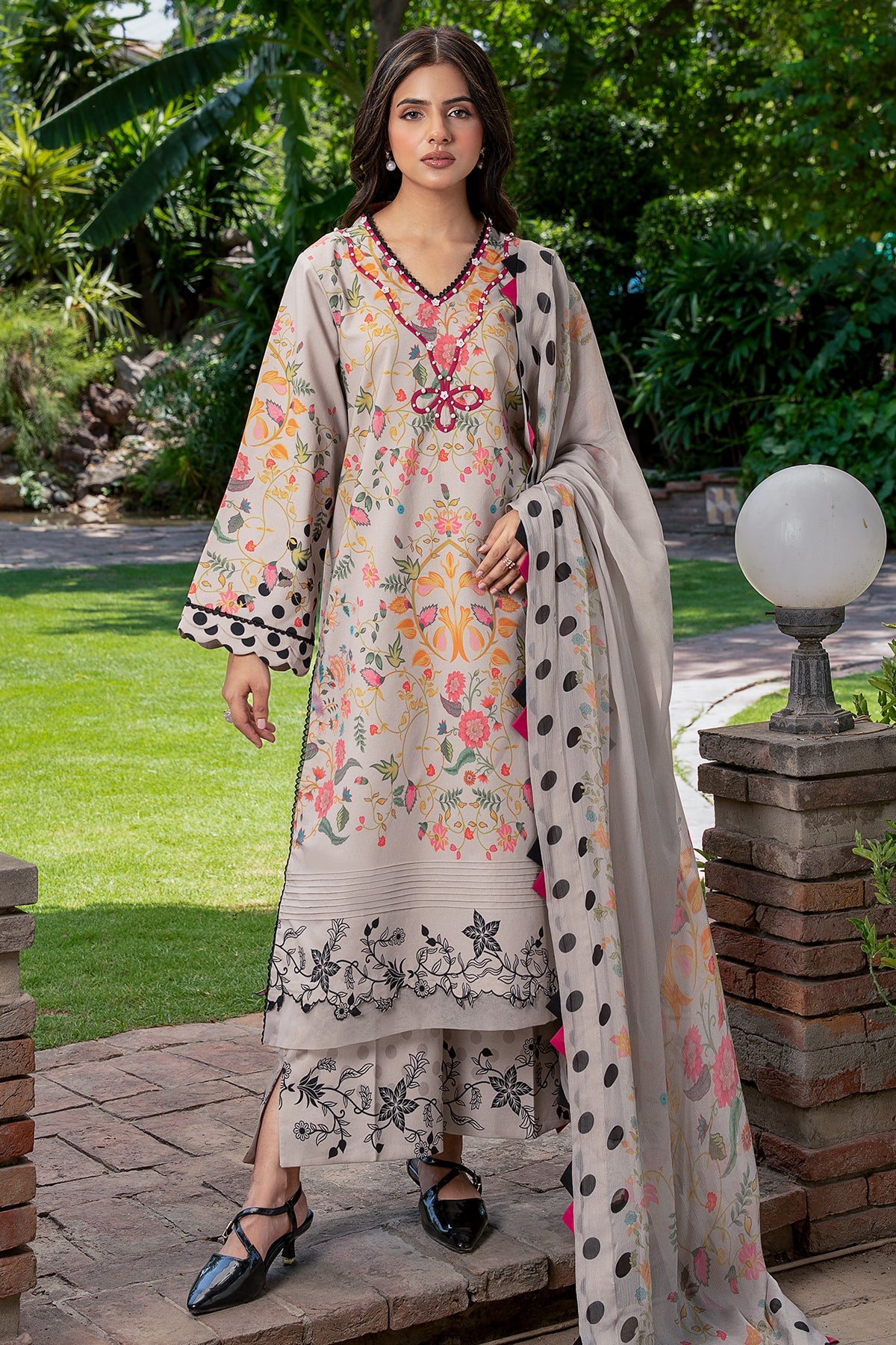 Charizma | C-Print Vol 3 Lawn | CP6-25