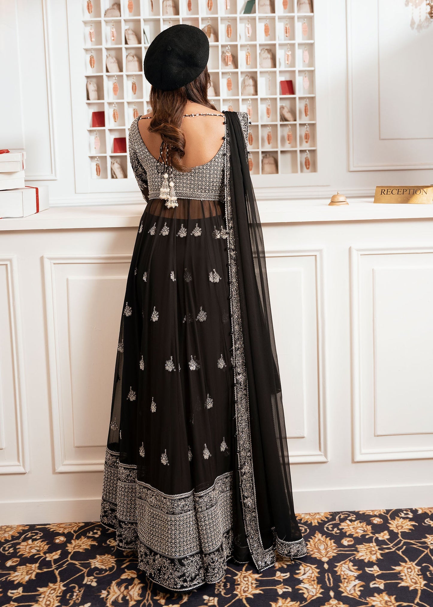 ZARIZAA | CHECK-IN 5 SERIES | CLOAK