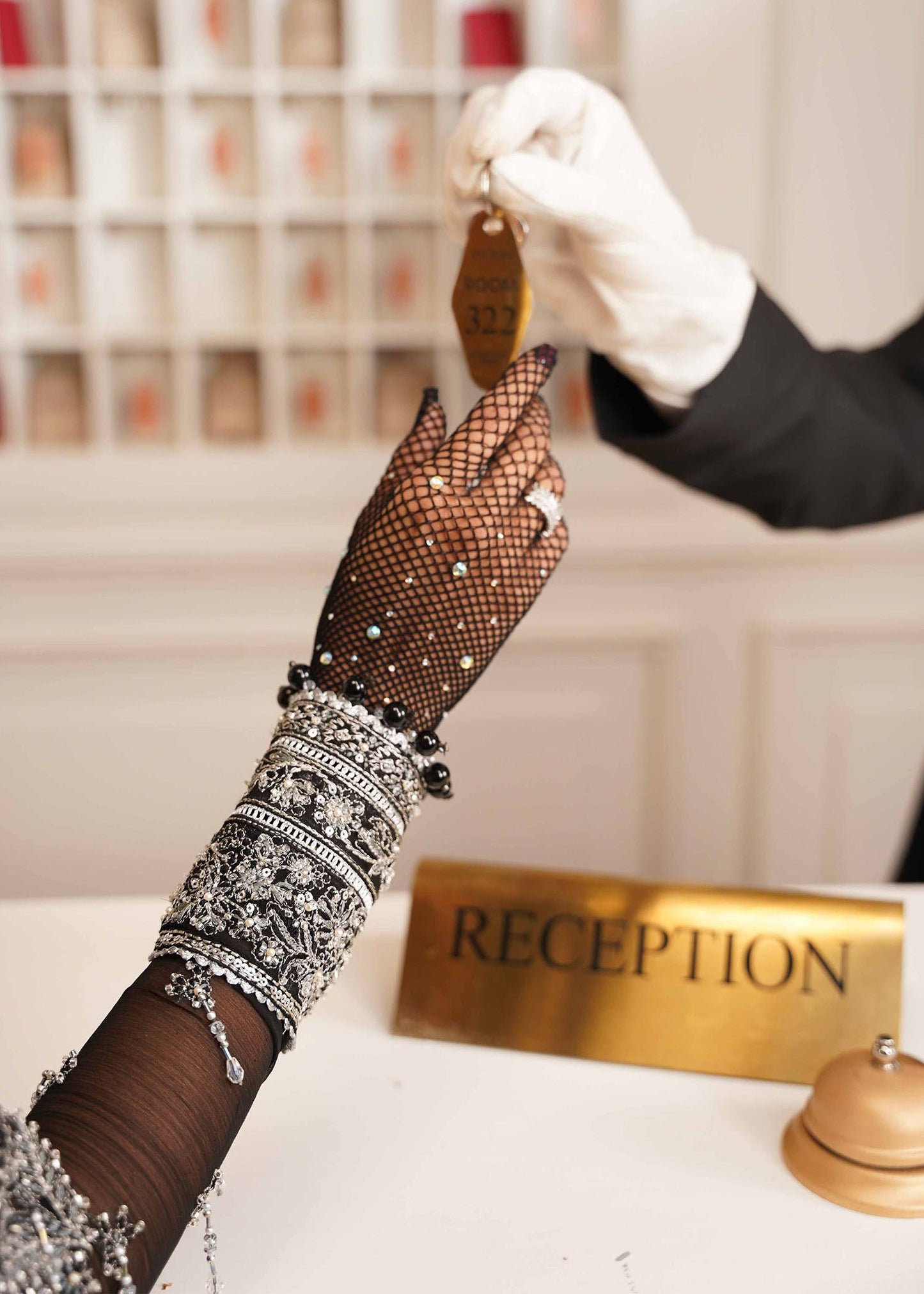 ZARIZAA | CHECK-IN 5 SERIES | CLOAK