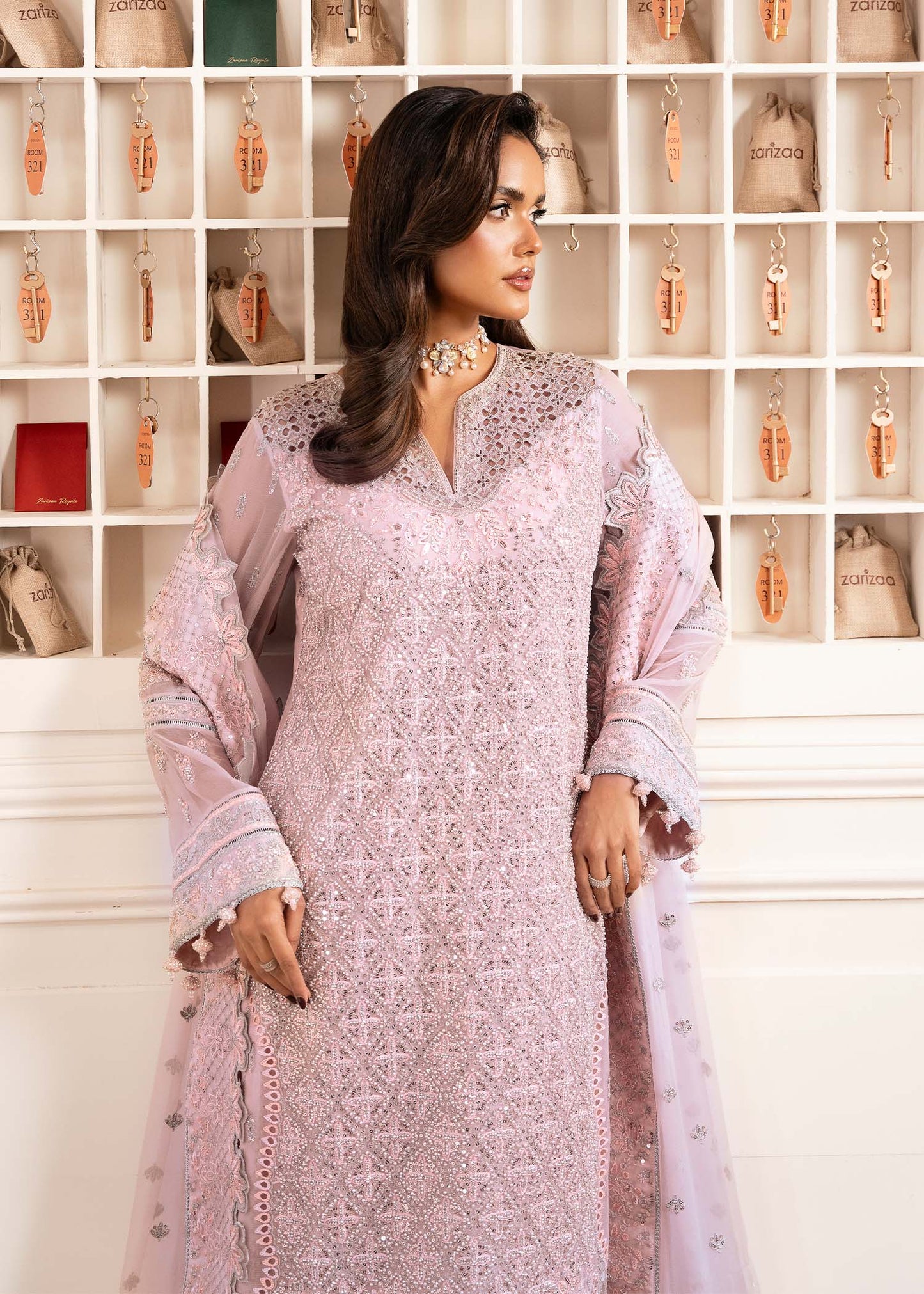 ZARIZAA | CHECK-IN 5 SERIES | PRISM