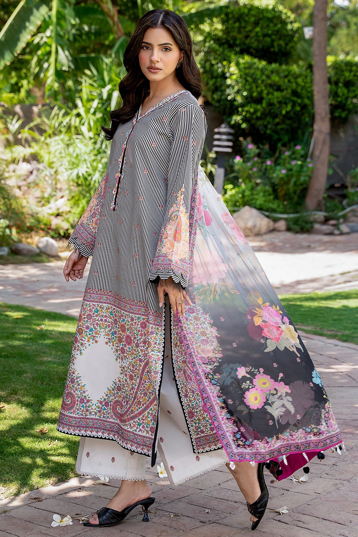 Charizma | C-Print Vol 3 Lawn | CP6-22