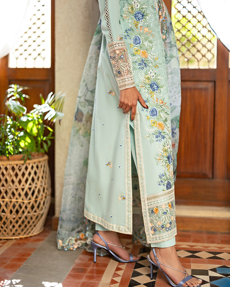 Mushq | Astoria - Festive lawn | Elif