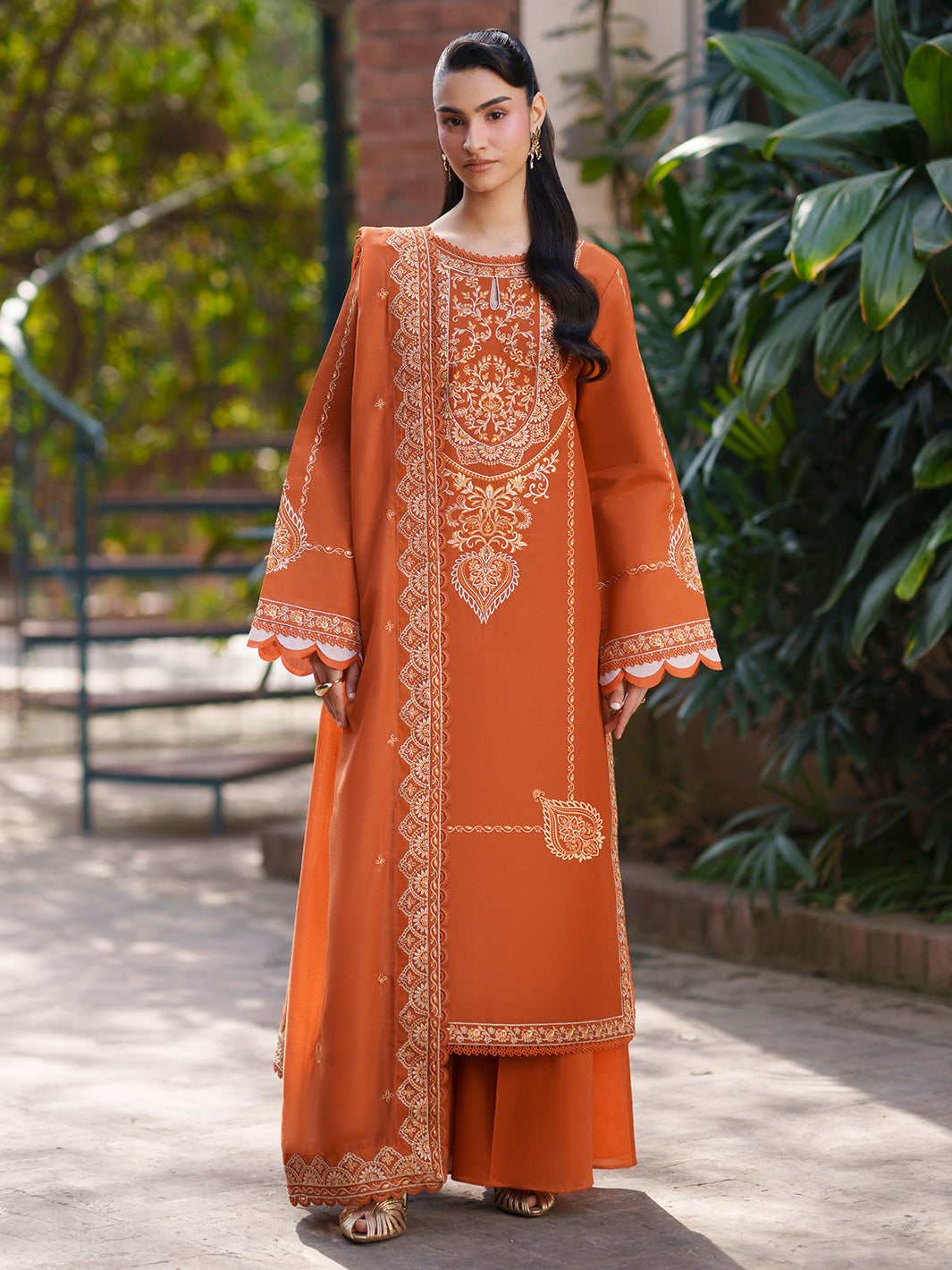 Mahnur | Fiona Lawn | F-02