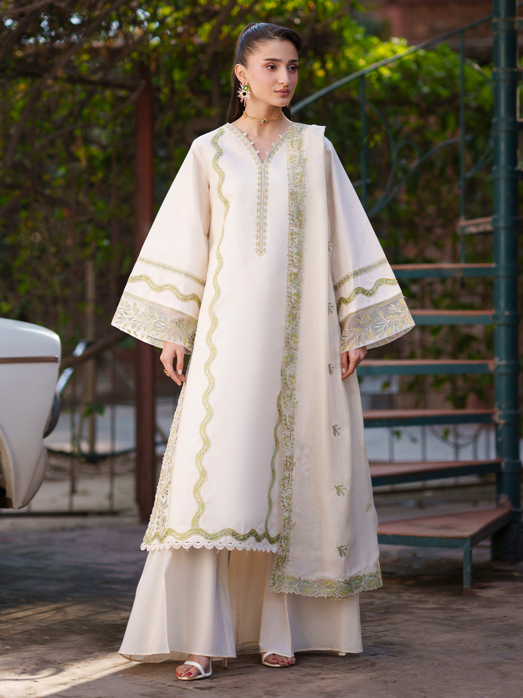 Mahnur | Fiona Lawn | F-03