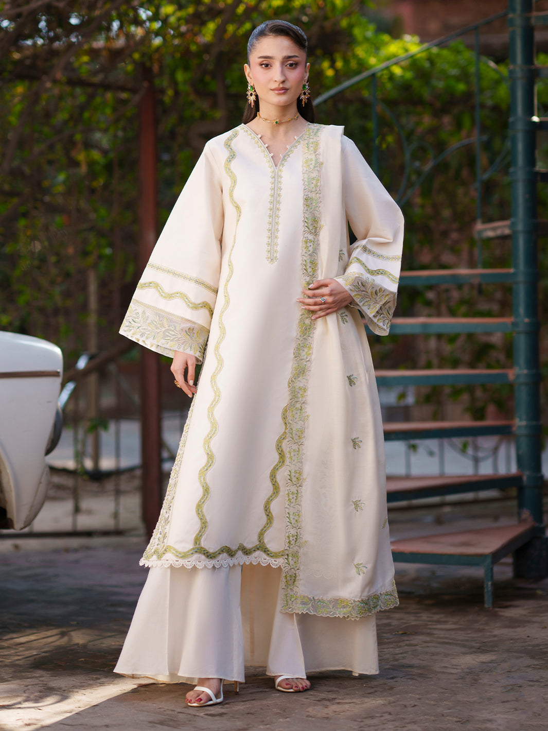 Mahnur | Fiona Lawn | F-03