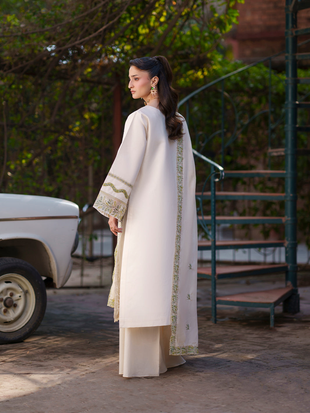 Mahnur | Fiona Lawn | F-03