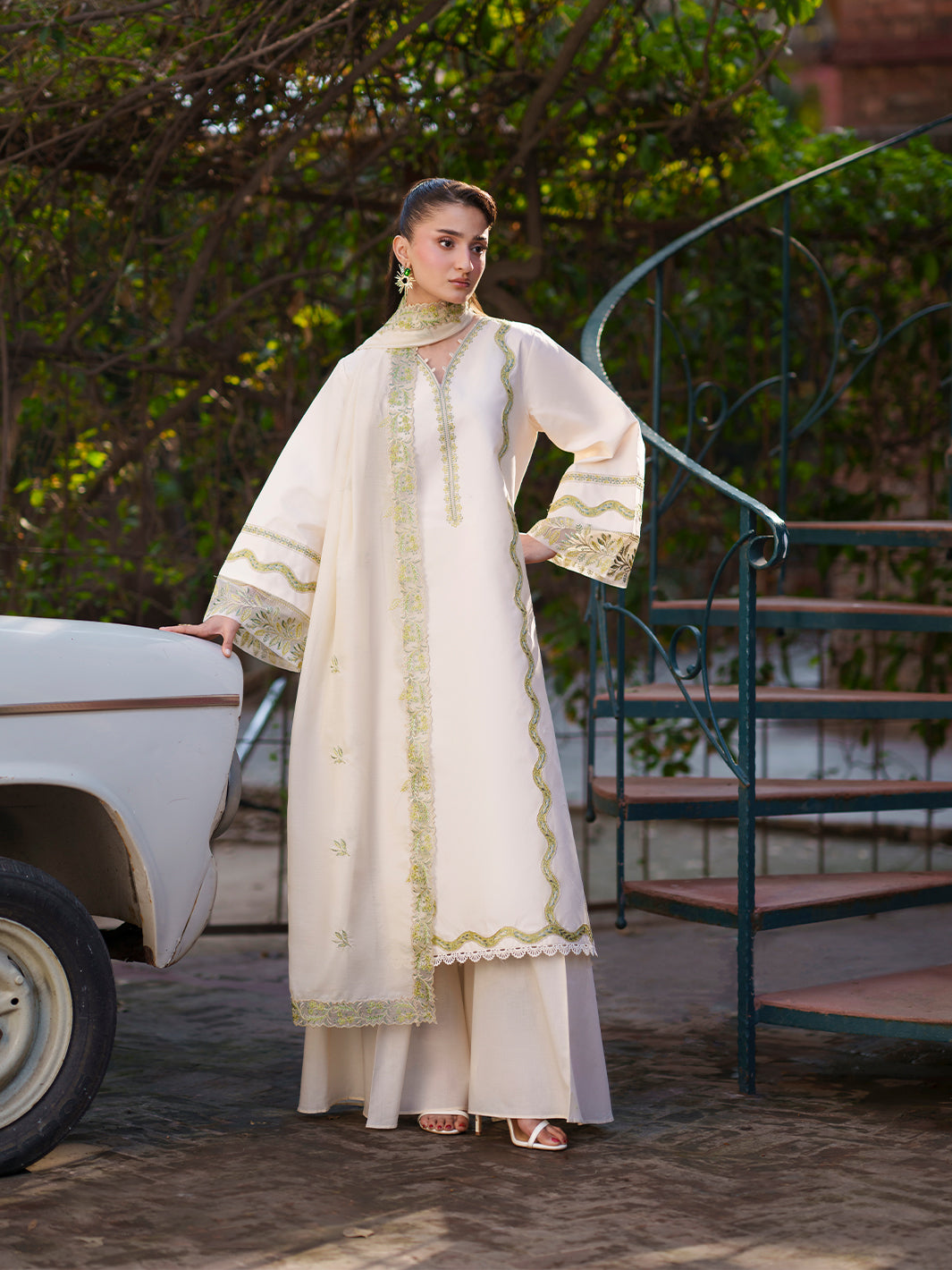 Mahnur | Fiona Lawn | F-03