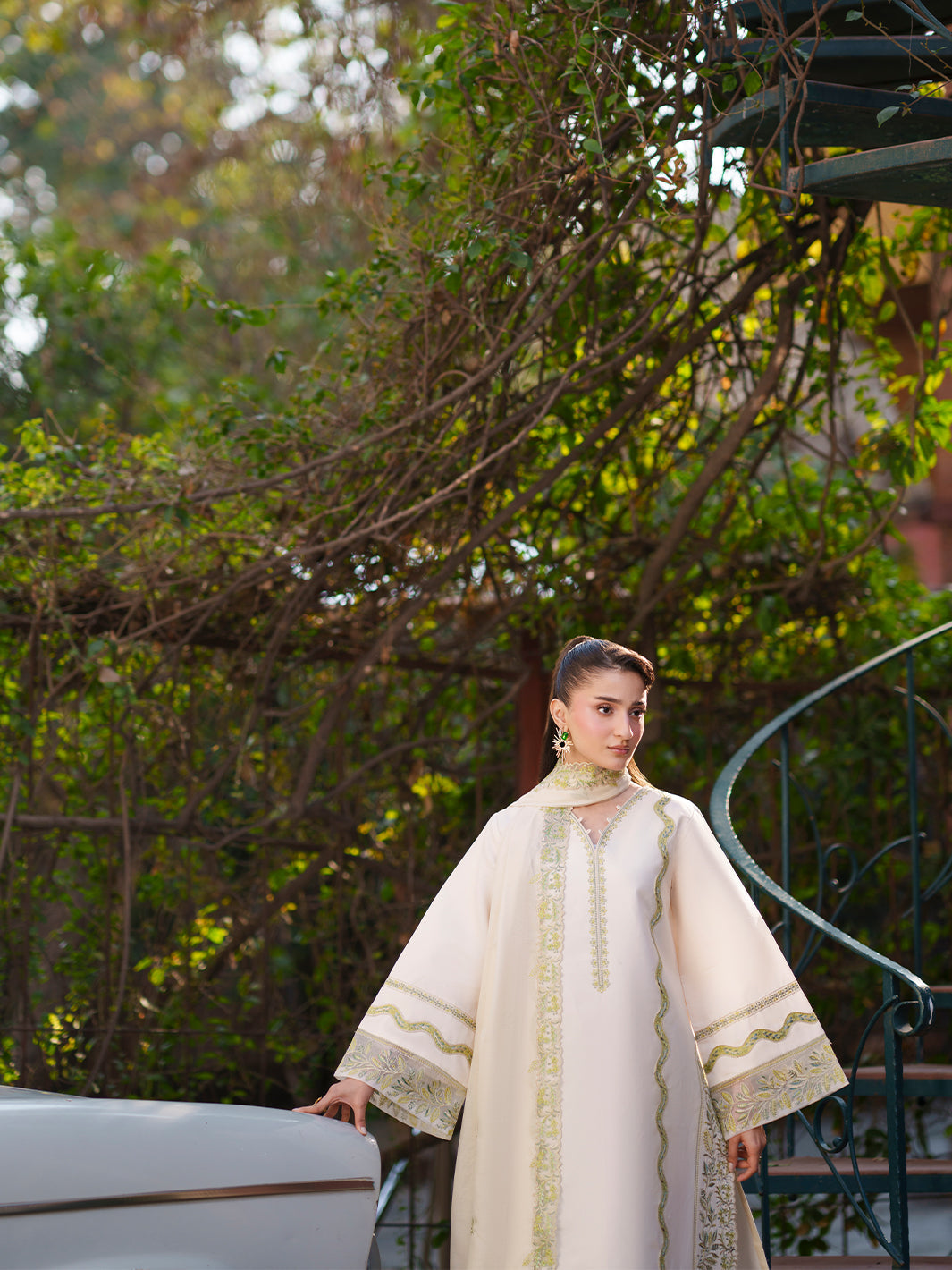 Mahnur | Fiona Lawn | F-03