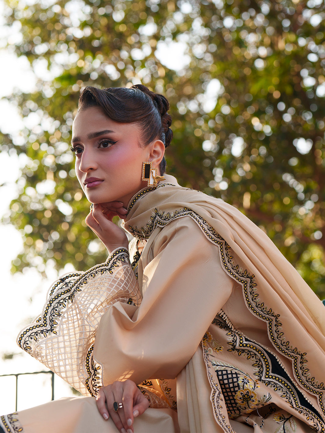 Mahnur | Fiona Lawn | F-04