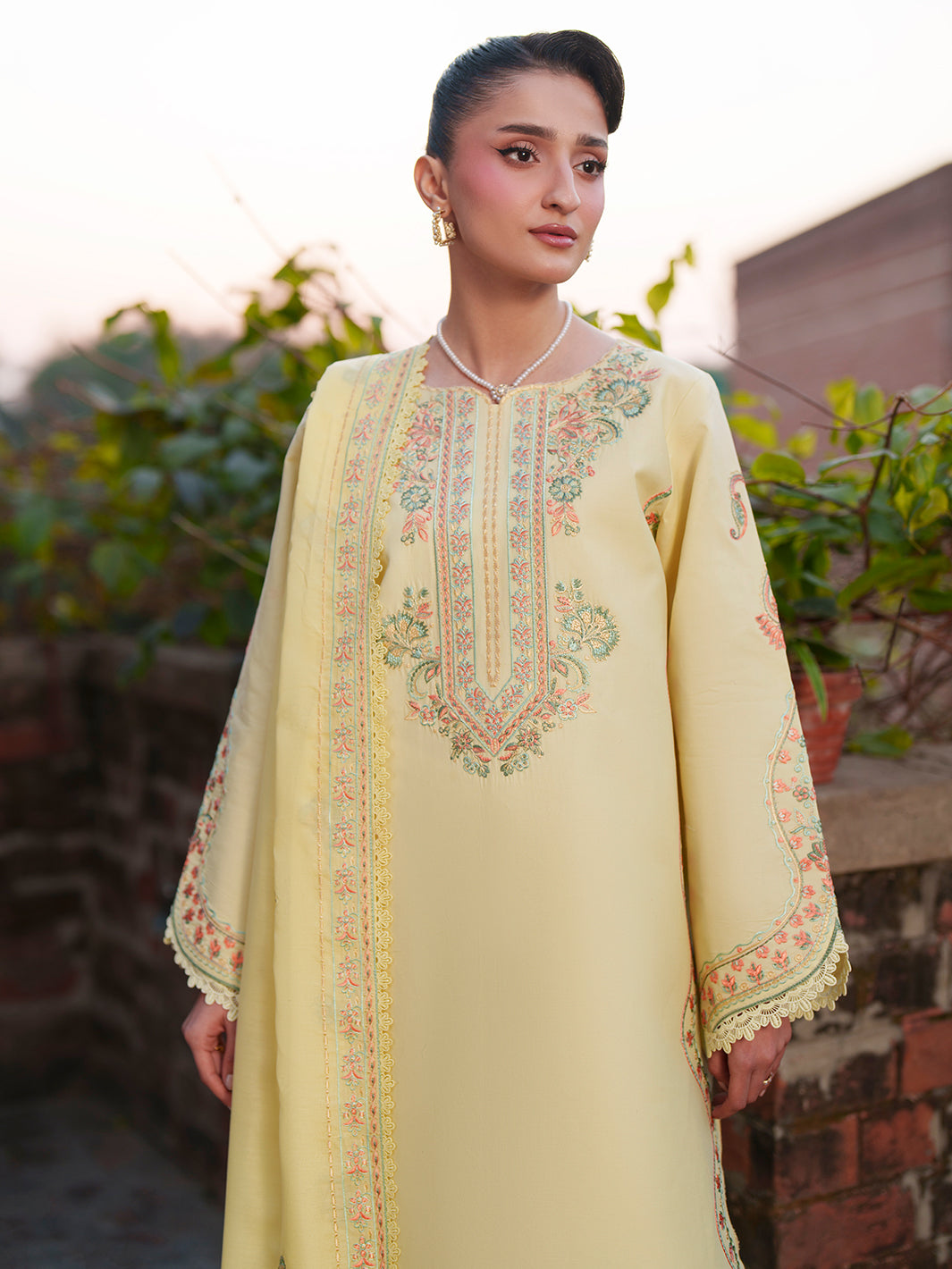 Mahnur | Fiona Lawn | F-05