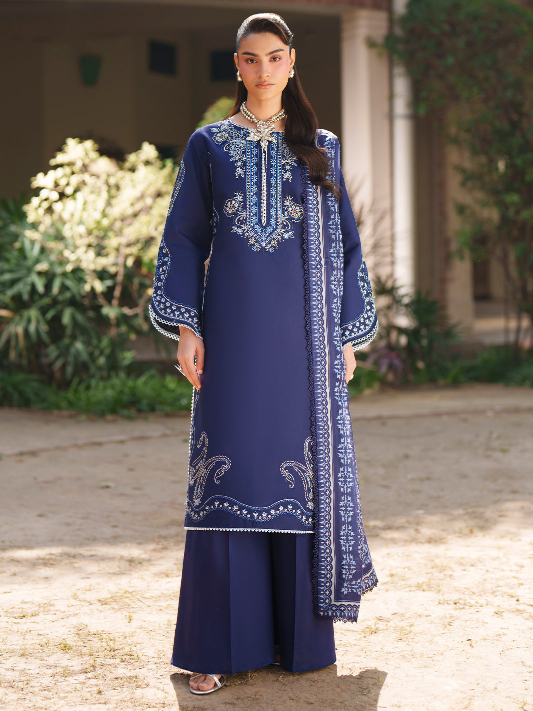 Mahnur | Fiona Lawn | F-06
