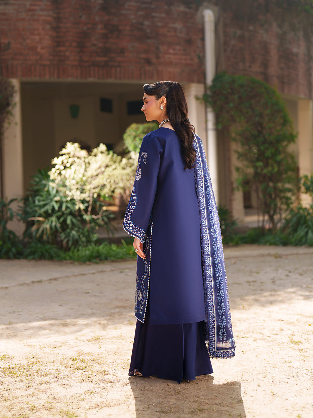 Mahnur | Fiona Lawn | F-06