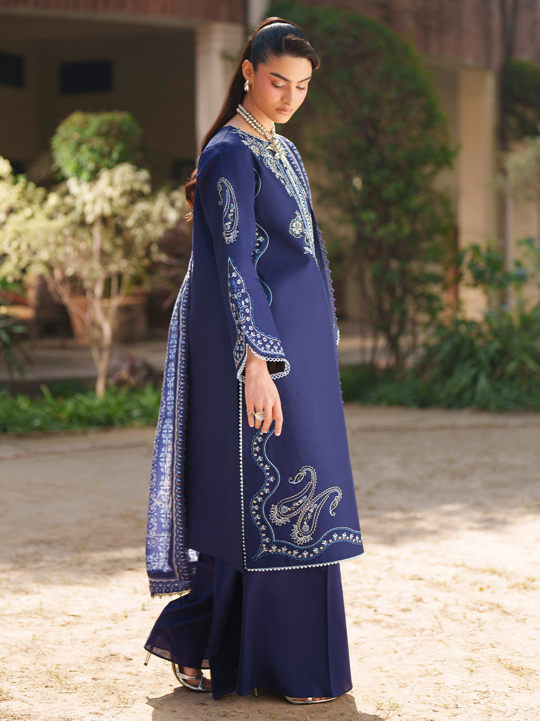 Mahnur | Fiona Lawn | F-06