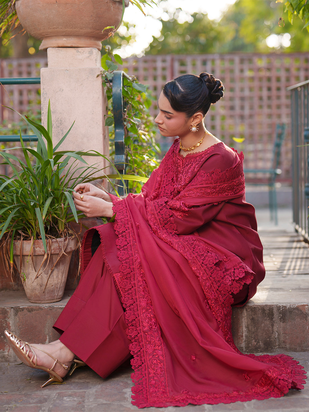 Mahnur | Fiona Lawn | F-07