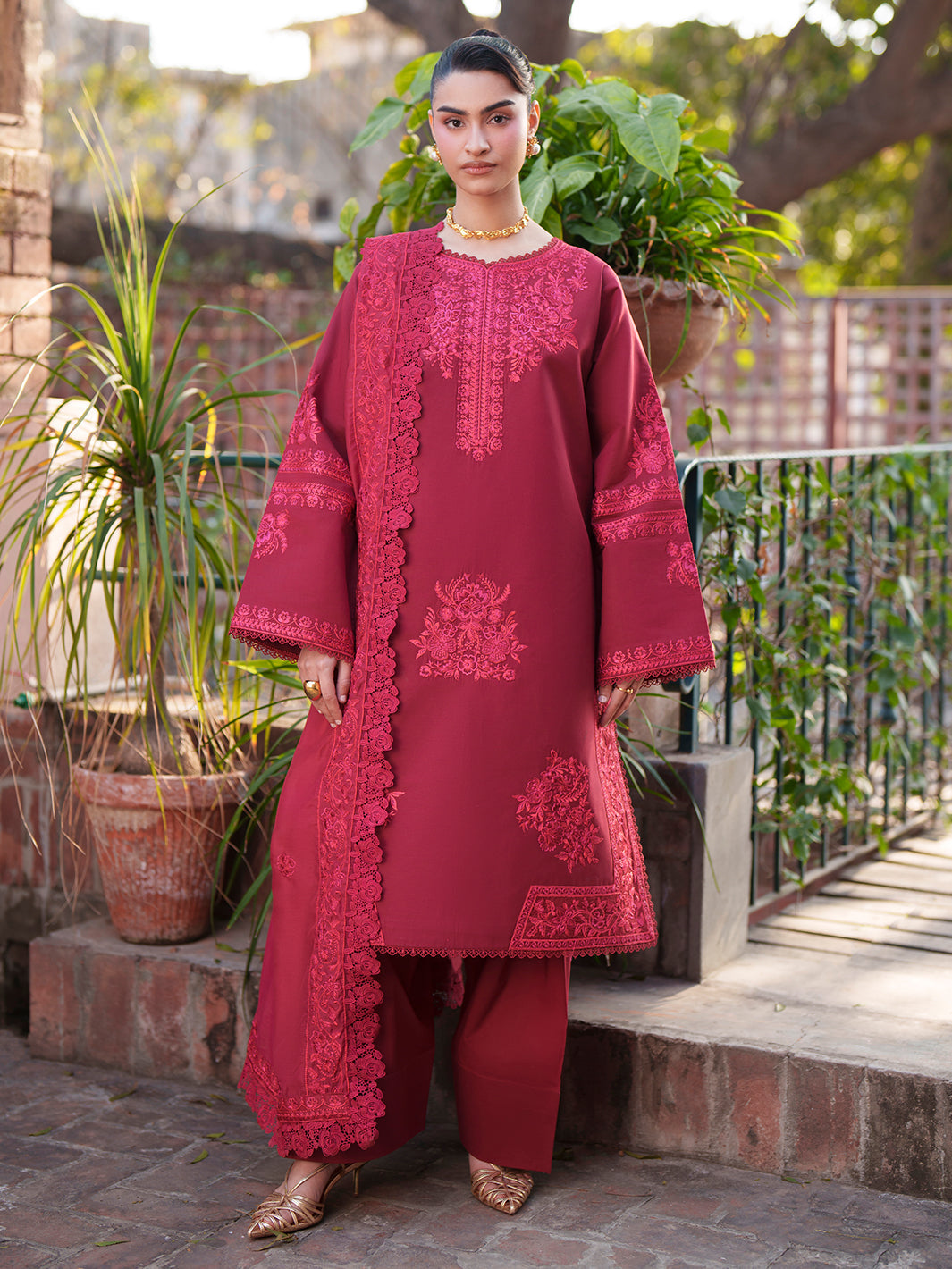 Mahnur | Fiona Lawn | F-07