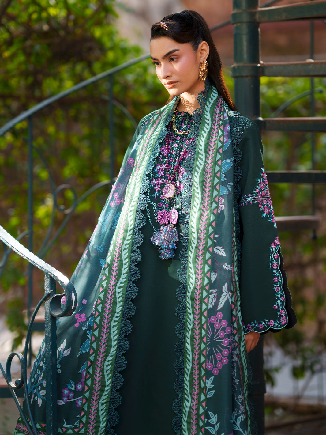 Mahnur | Fiona Lawn | F-08