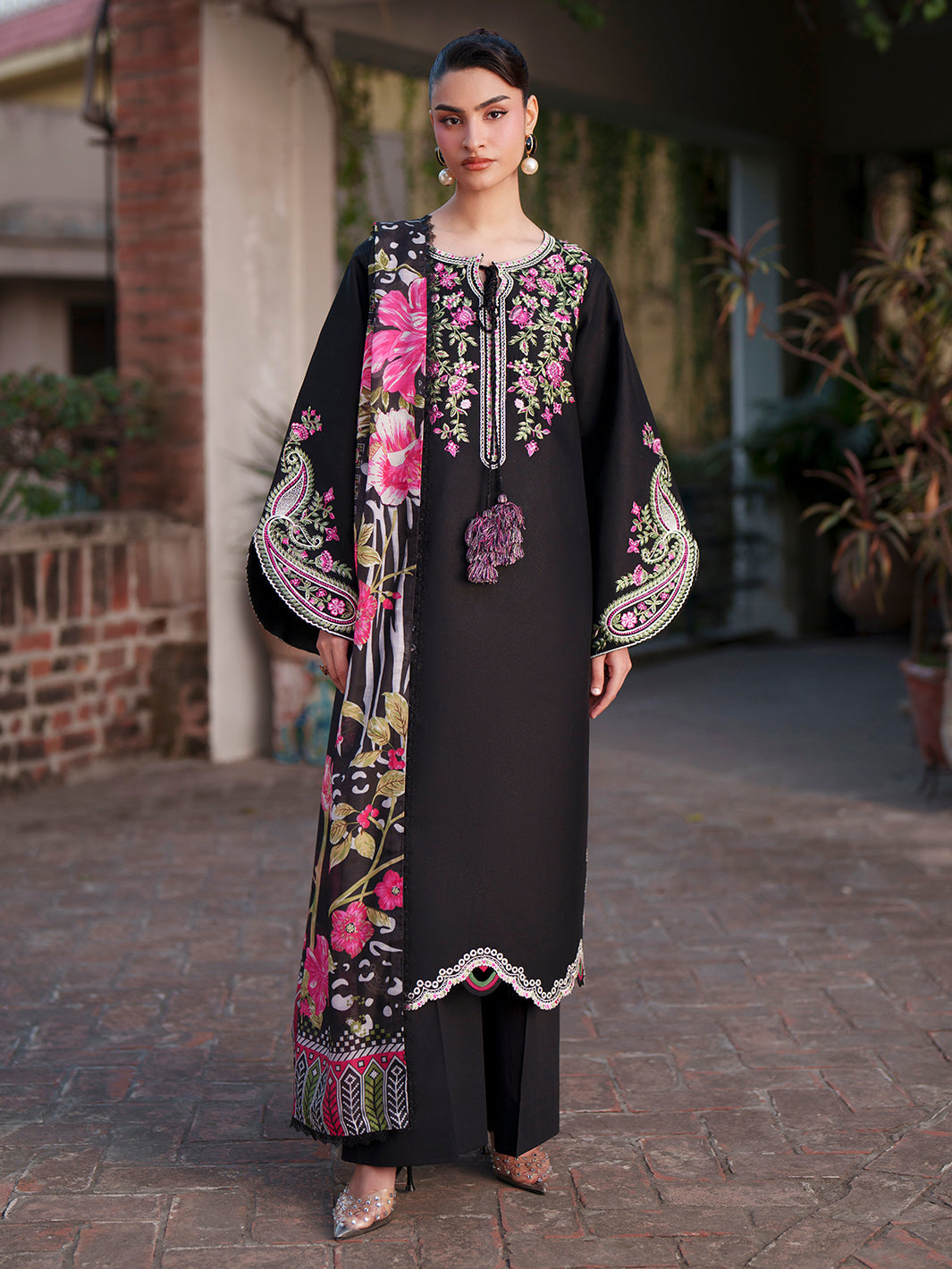 Mahnur | Fiona Lawn | F-09