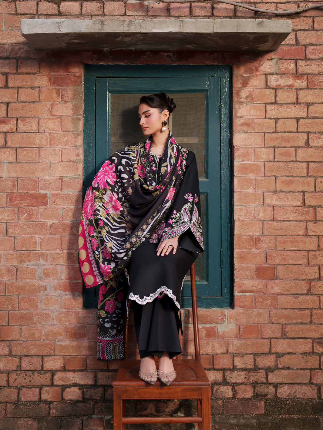 Mahnur | Fiona Lawn | F-09