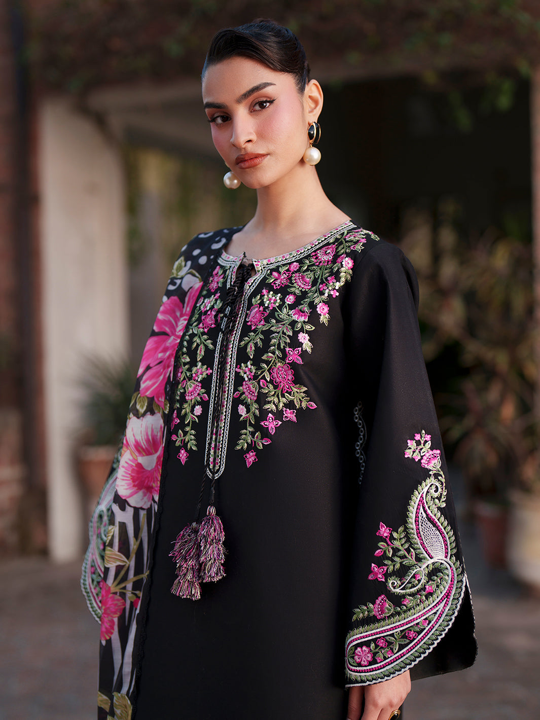 Mahnur | Fiona Lawn | F-09