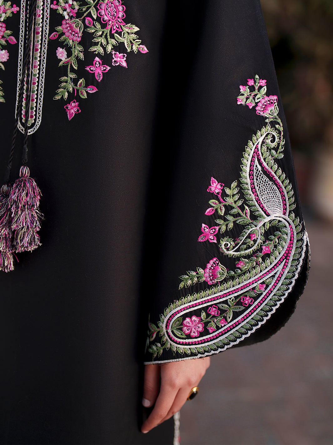 Mahnur | Fiona Lawn | F-09