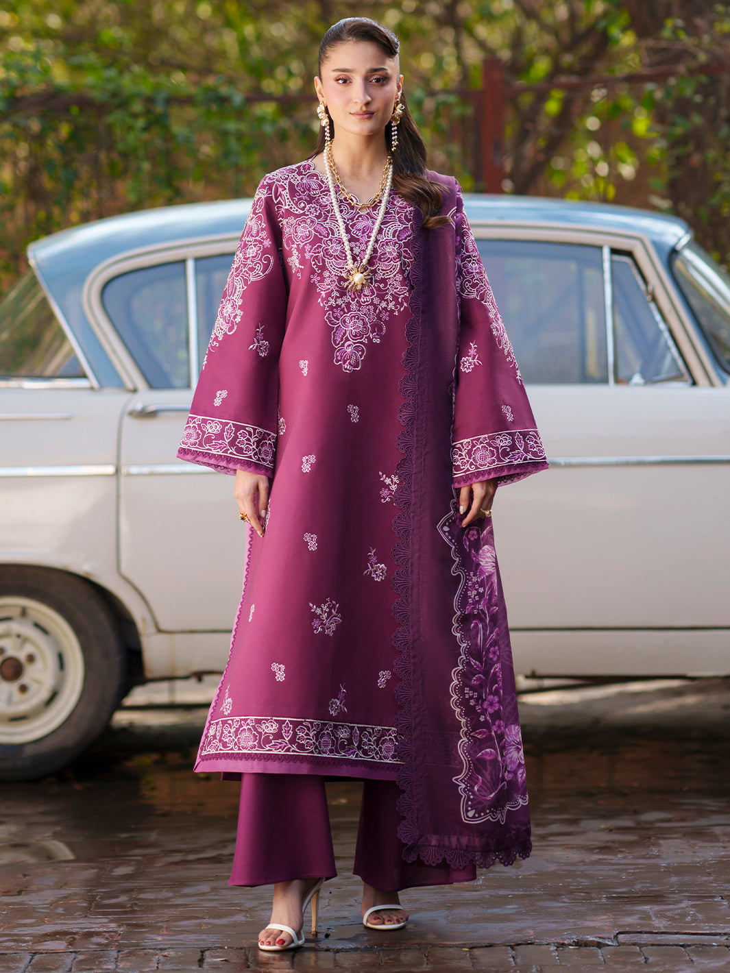 Mahnur | Fiona Lawn | F-10