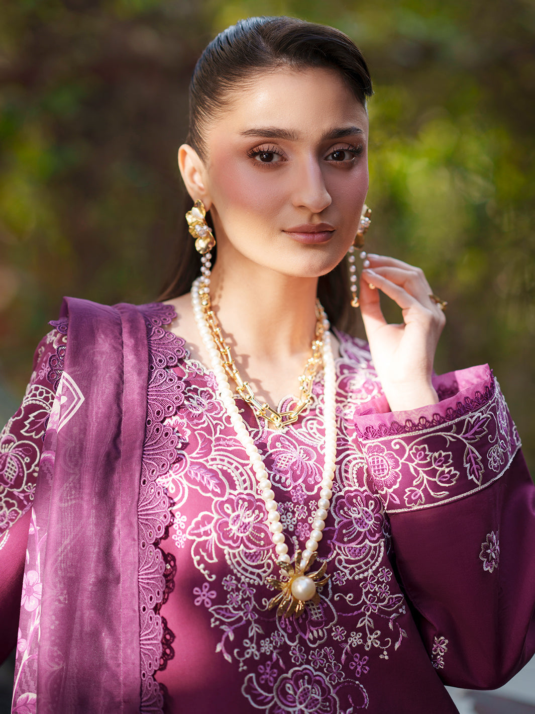 Mahnur | Fiona Lawn | F-10