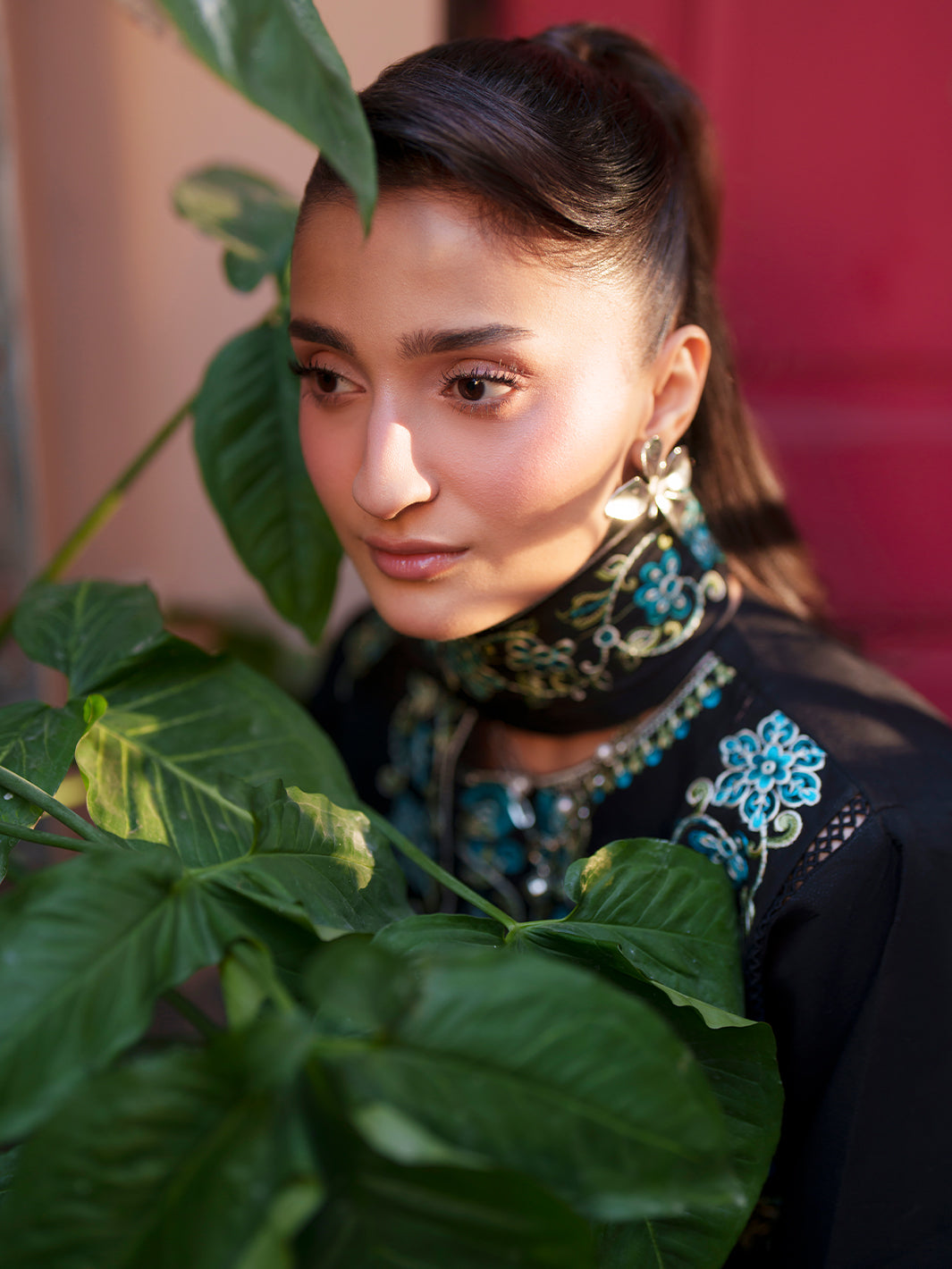 Mahnur | Fiona Lawn | F-11