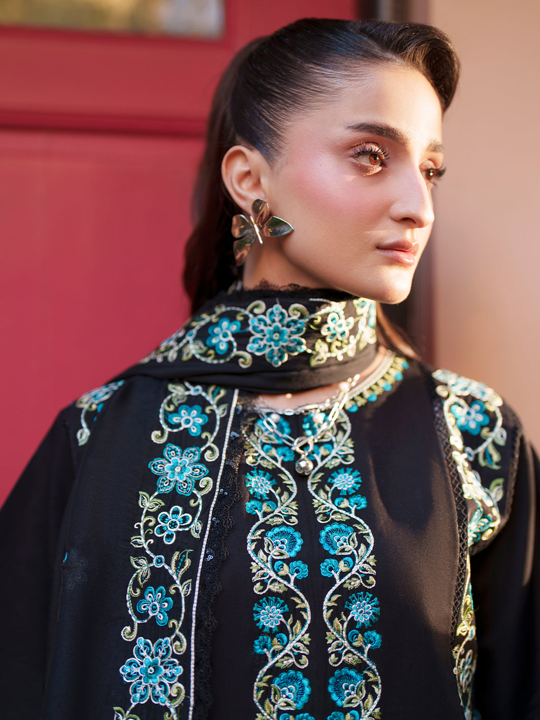 Mahnur | Fiona Lawn | F-11