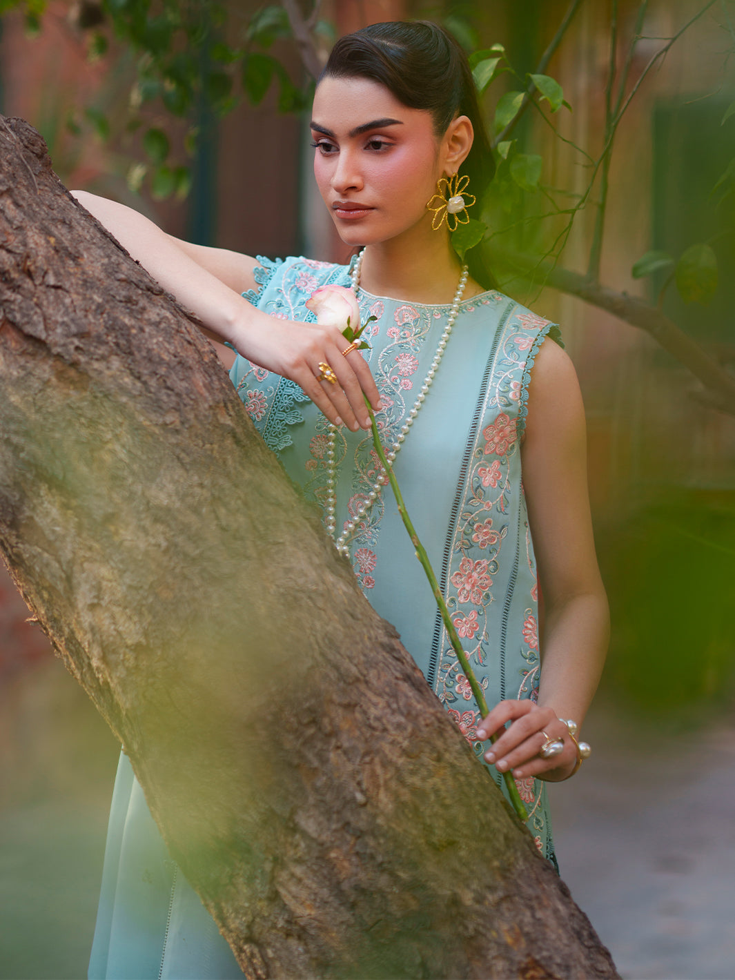 Mahnur | Fiona Lawn | F-12