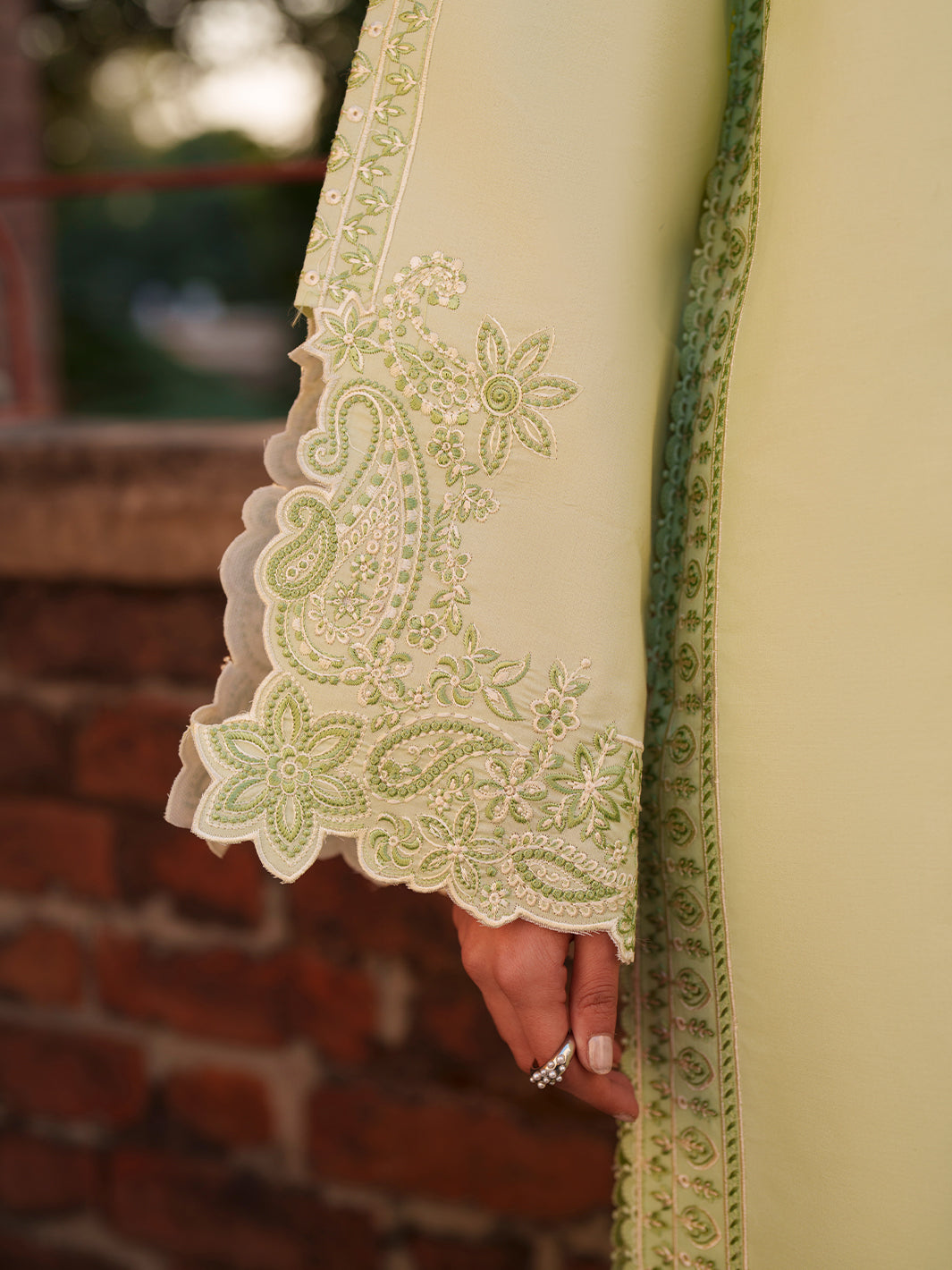 Mahnur | Fiona Lawn | F-14