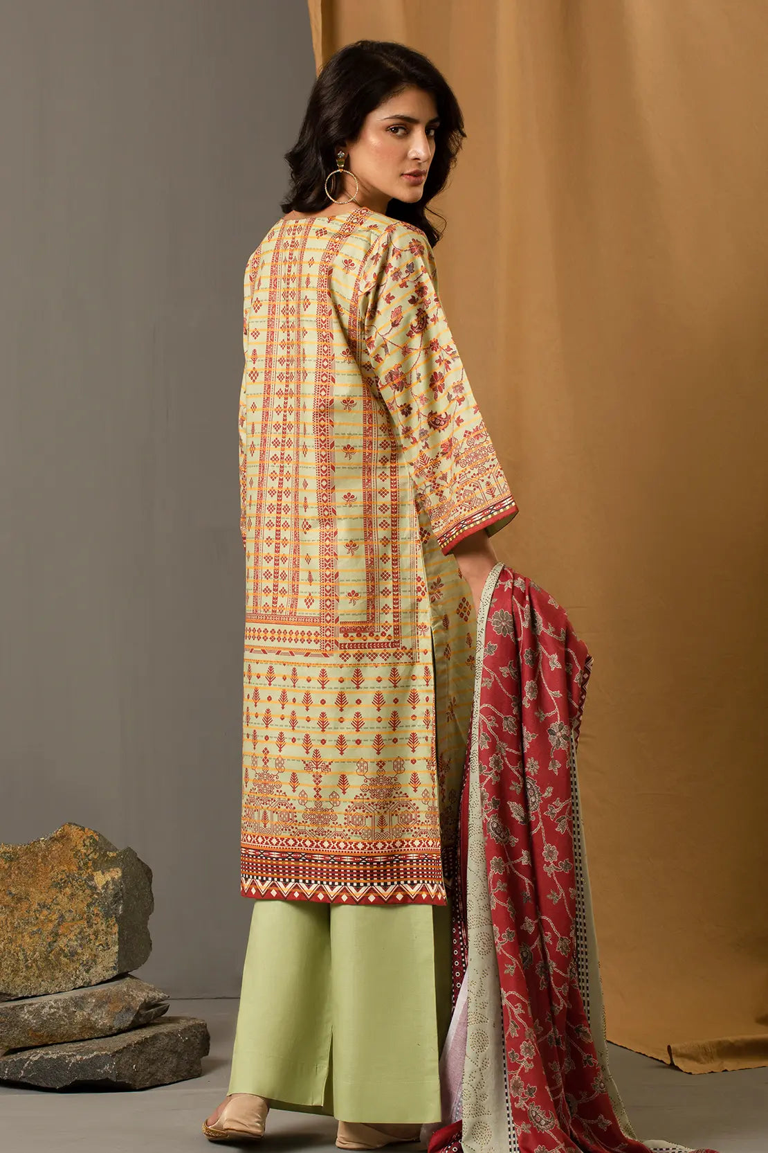 3 Piece – Premium Printed Khadar – 8350