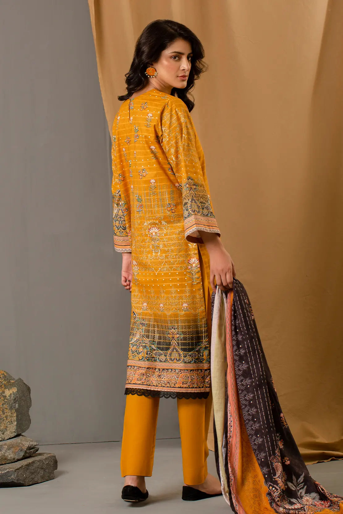 3 Piece – Premium Printed Khadar – 8343