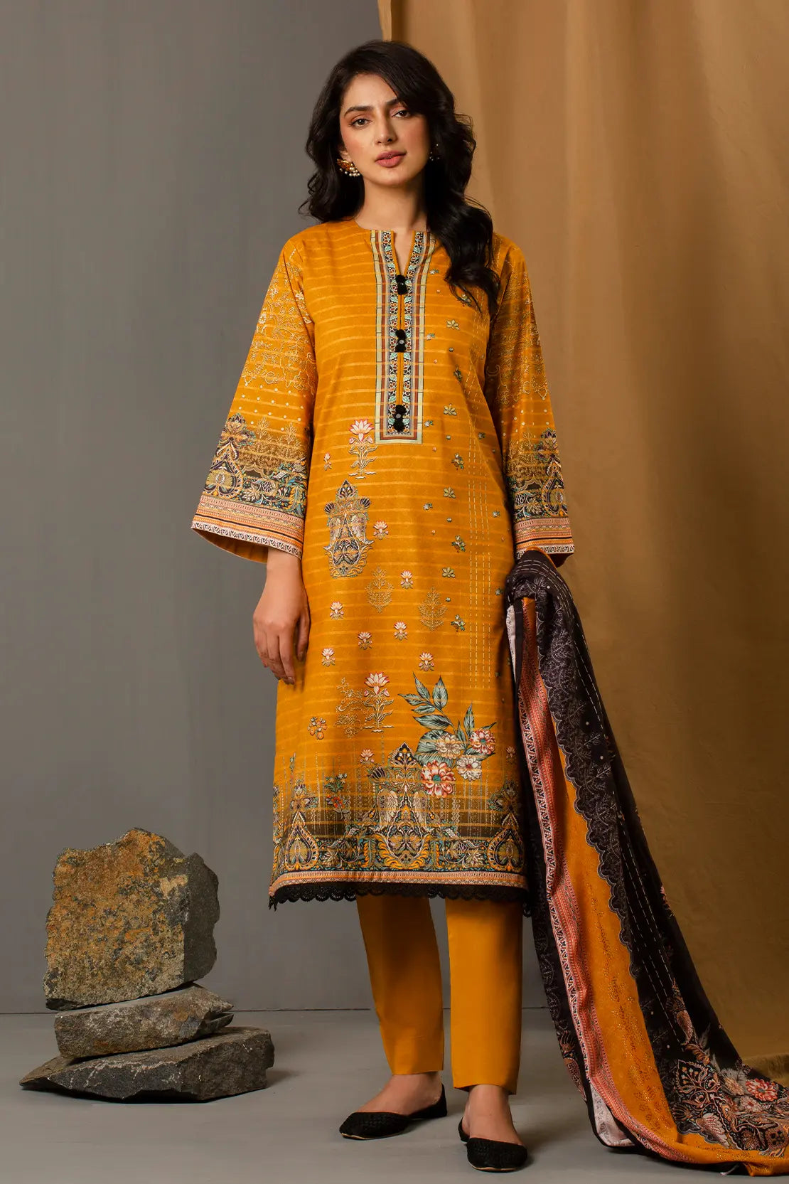 3 Piece – Premium Printed Khadar – 8343