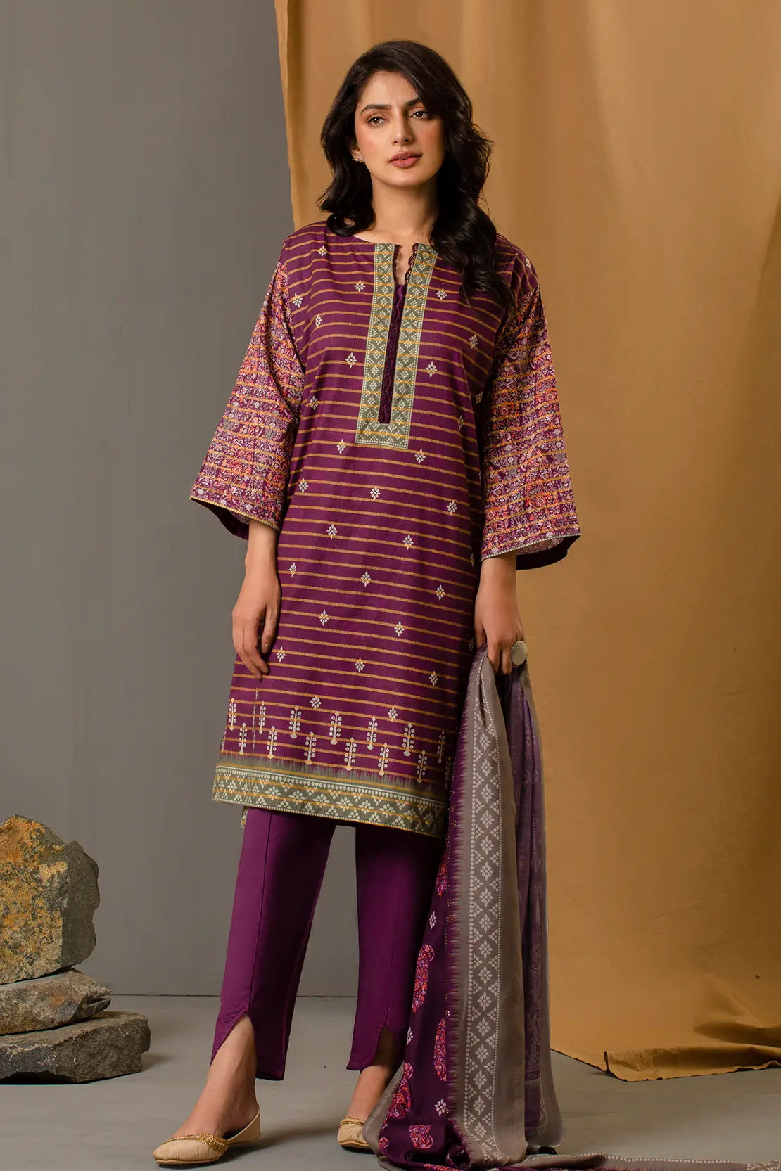 3 Piece – Premium Printed Khadar – 8345