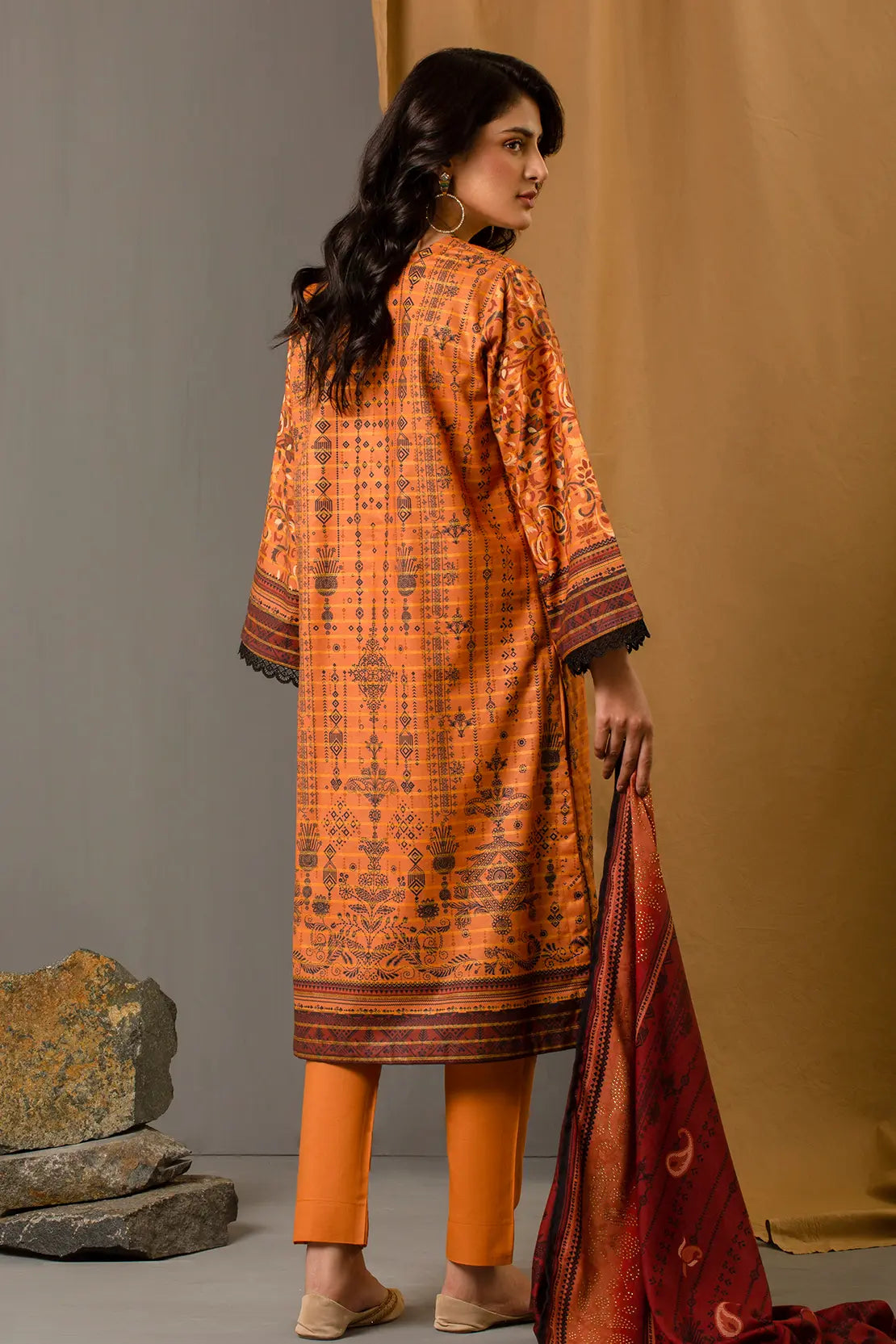 3 Piece – Premium Printed Khadar – 8347