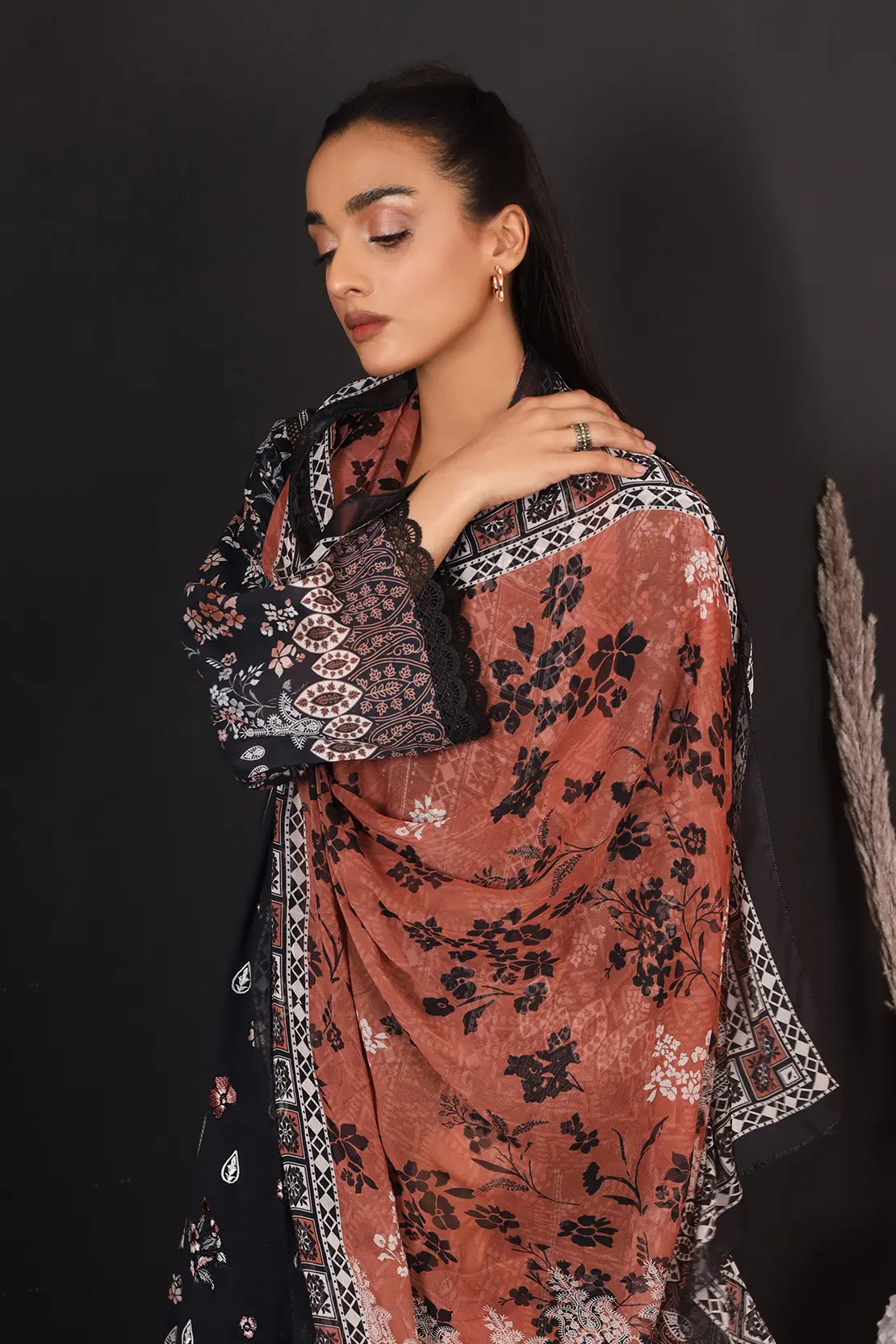 3 Piece - Embroidered Lawn - 8138