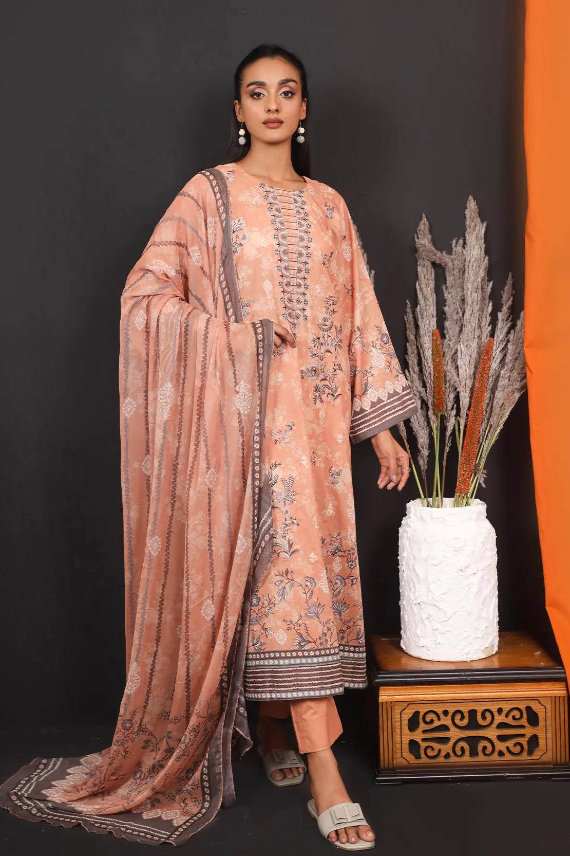3 Piece - Embroidered Lawn - 8139