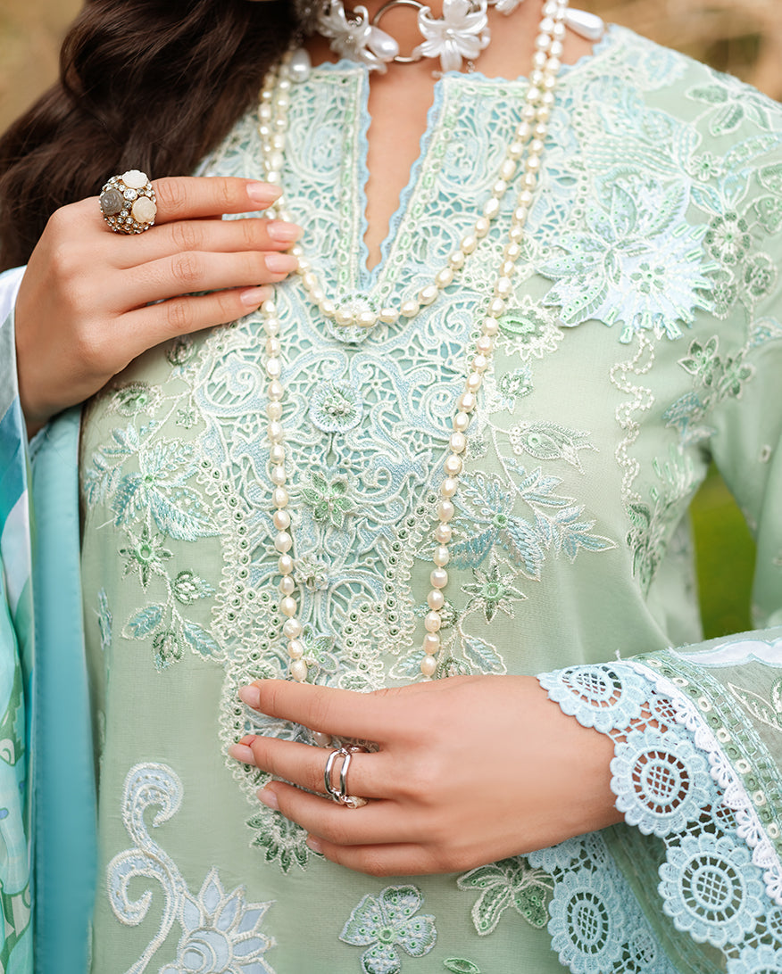 Mushq | Amoi - luxury lawn | Love Escape