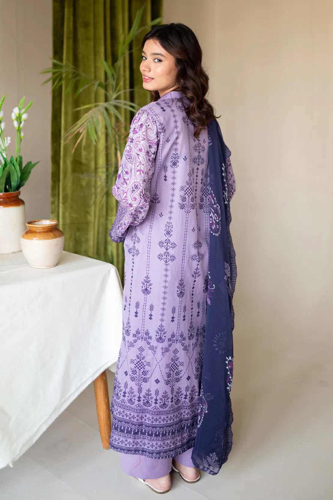 3 Piece - Embroidered Luxury Lawn - 8144