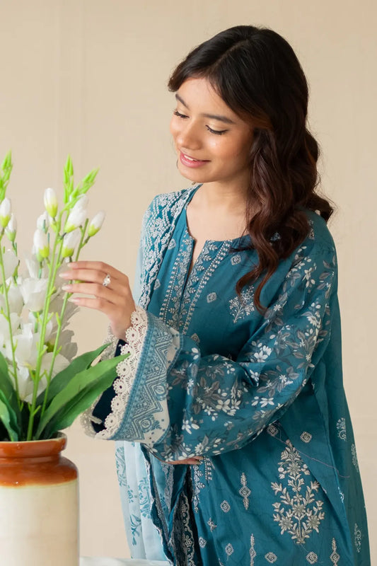 3 Piece - Embroidered Luxury Lawn - 8147
