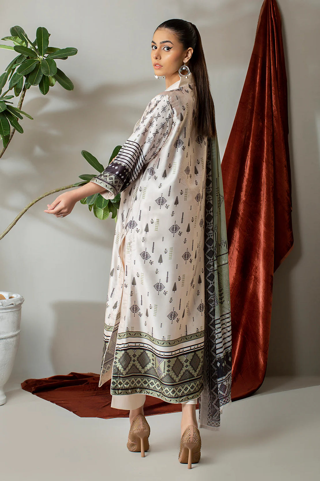 3 Piece – Digitally Printed Silk  – 8285