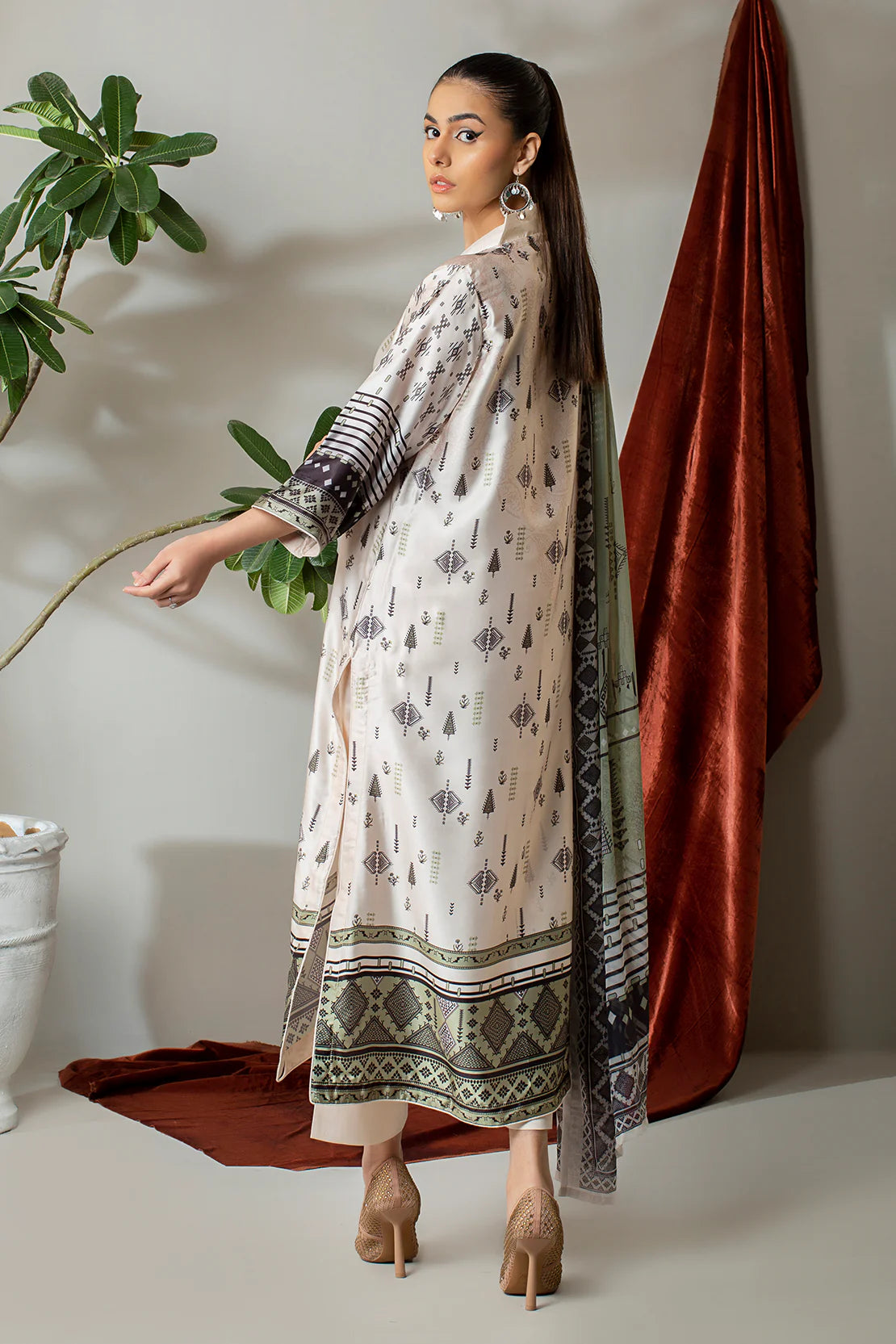 3 Piece – Digitally Printed Silk  – 8285