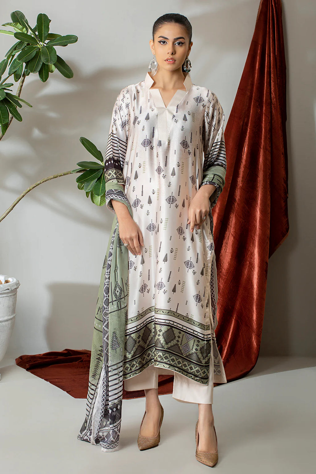 3 Piece – Digitally Printed Silk  – 8285