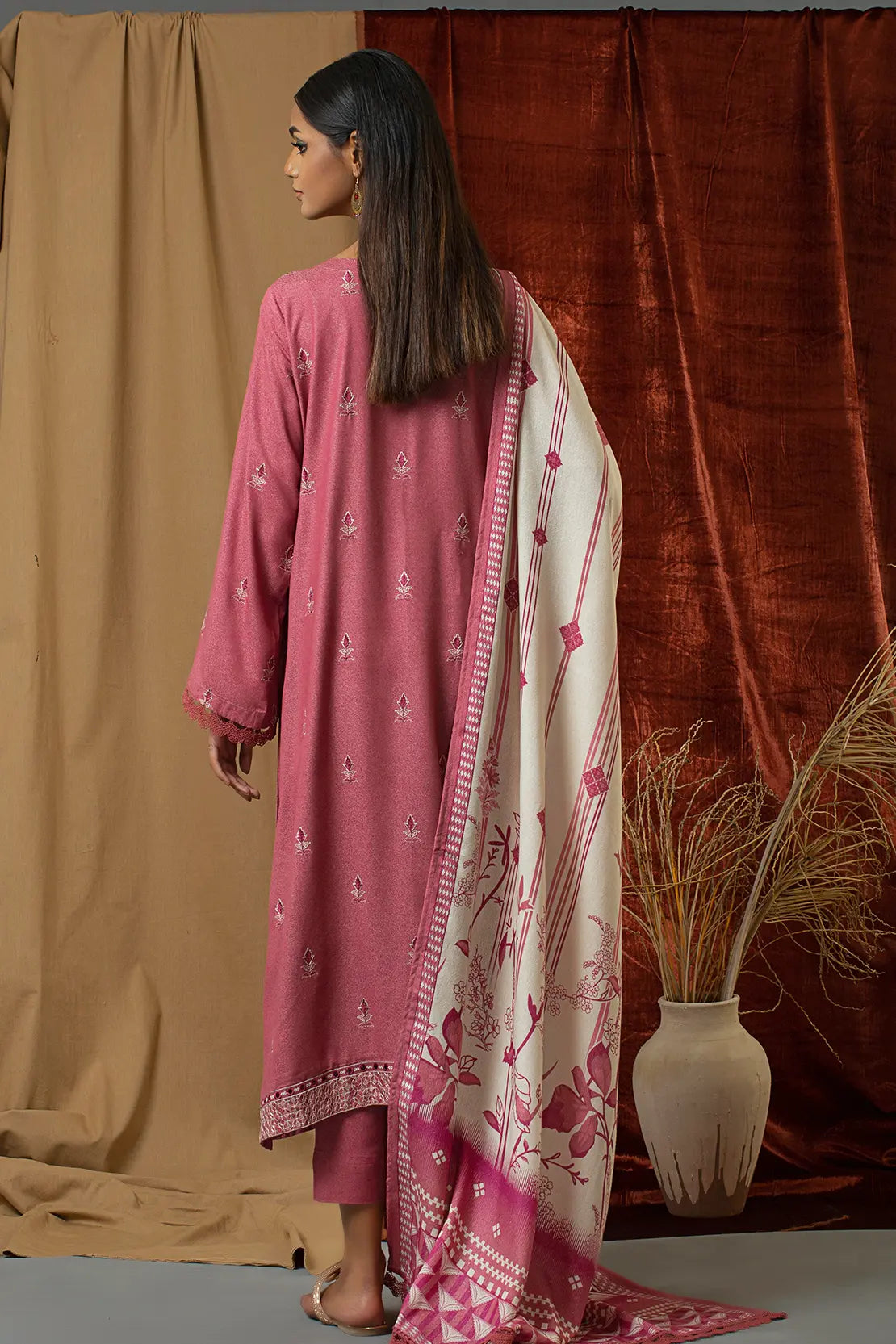 3 Piece – Premium Embroidered Karandi – 8291