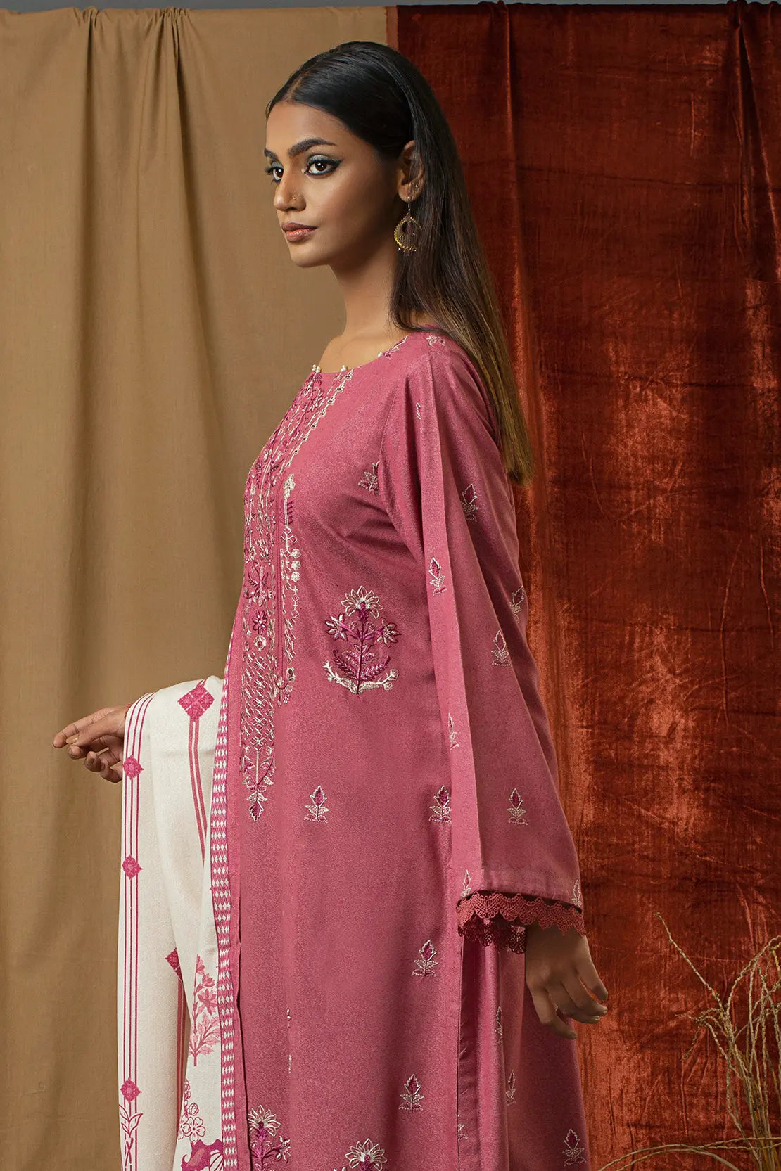 3 Piece – Premium Embroidered Karandi – 8291